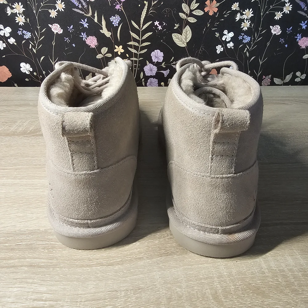 UGG Neumal Chukka Boot Size 8 NWOT